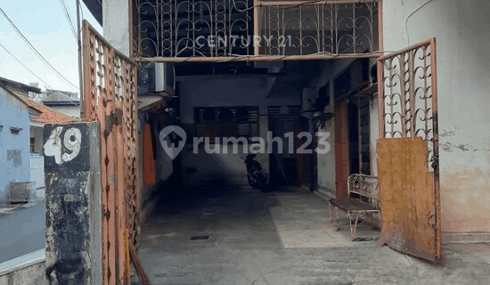 House for Sale Suitable for Boarding in South Tanjung Duren 1