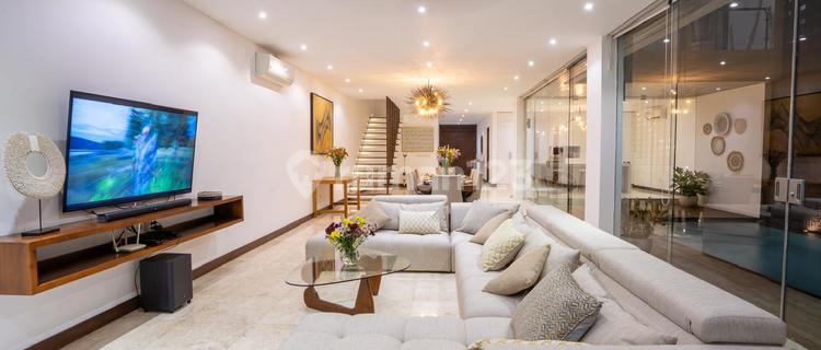 Four Bedroom Villa With Complete Facilities For Rent In Berawa 1