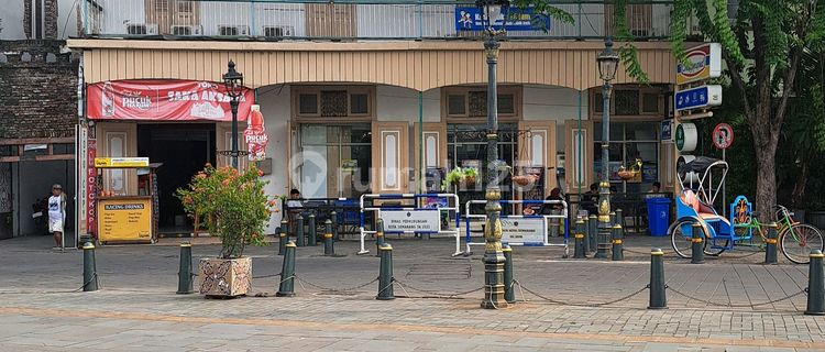 Shop House & Main House in Semarang Old Town Strategic Location 1