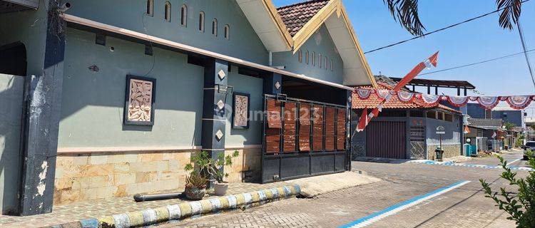 Rumah Second Hook Jalan Lebar Murah 1