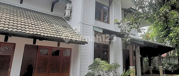 Well-Maintained Old Spacious Flood-Free House in Kemang, South Jakarta 1