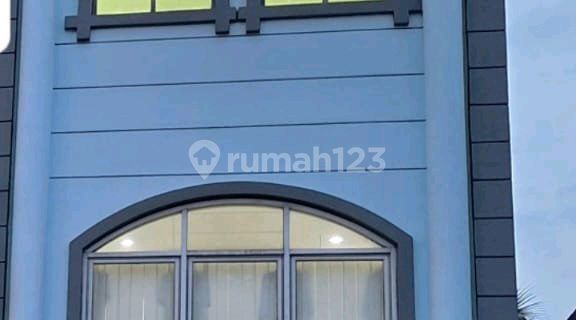 For Rent 3-Story Shop House on Main Road in West Bogor City 1