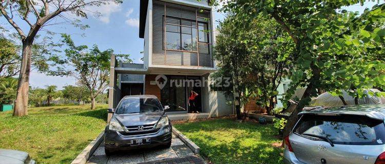 Rumah Bagus 2 Lantai Hadap Utara 1