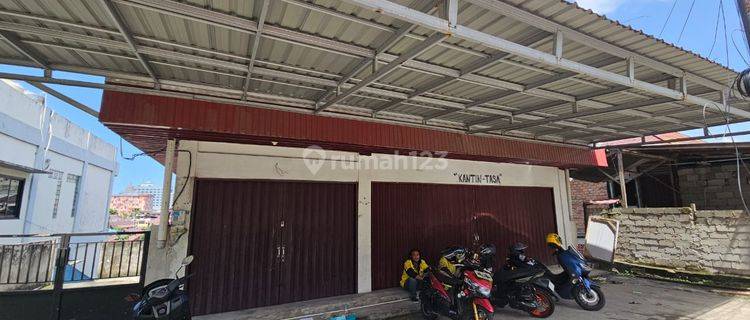 Dijual Rumah Besar di Pusat Keramaian Area Sekolahan Jalan Milono 1