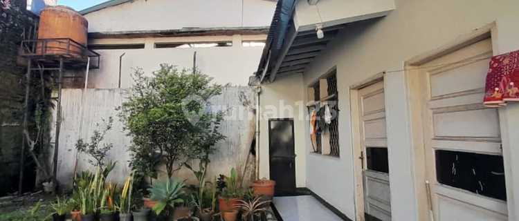 Cipanas Shop House for Sale, 3 Floors, Main Road, Front of Cipanas Market. 1