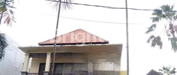 RUMAH DUA LANTAI DENGAN KOLAM RENANG AREA BALI ARUM 1