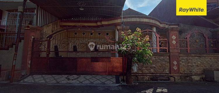 Disewakan Rumah di Lebak Indah Timur Surabaya 1