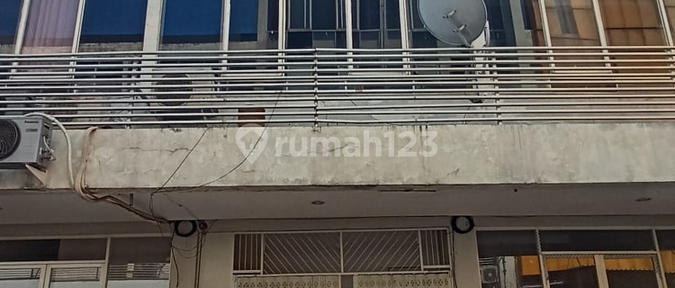 For Rent: Este Square Shophouse, Jl Raya Merr, Surabaya 1