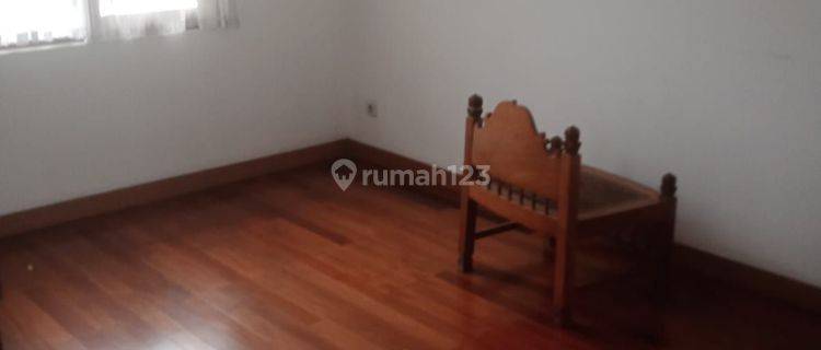 Fore sale rent/ rumah di area geger kalong bandung 1