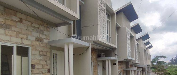 Rumah Villa 2 lantai Pemandangan Kota Batu Dekat BNS 1