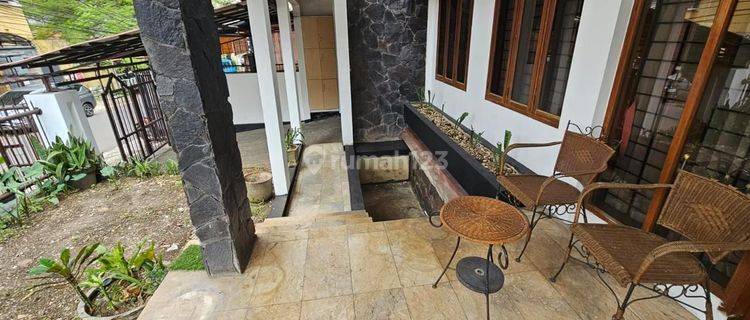 Di  rumah 2 Lt di Jalan Babakan Jeruk, Pasteur, Sukajadi 1