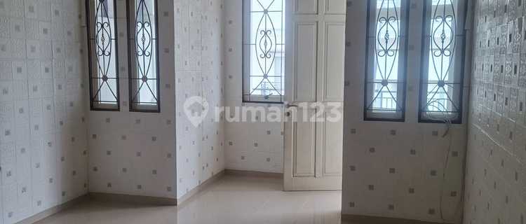 Disewakan Rumah di Bgm Kelapa Gading Jakarta Utara 1