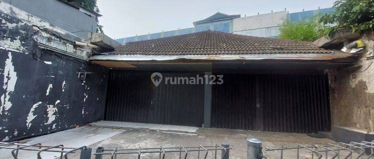 Disewakan Ruang Usaha cocok untuk kuliner di pinggir jalan raya Suprapto, Jakarta Pusat. 1