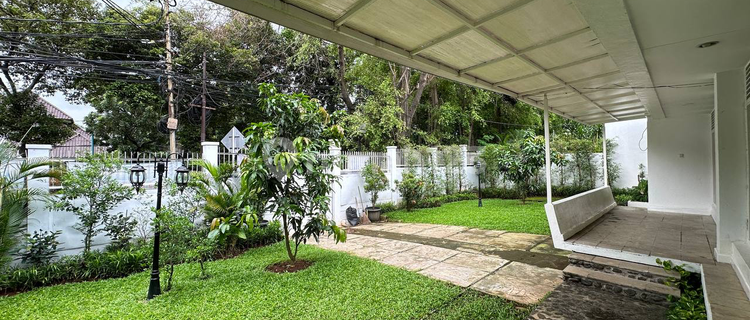 House For Rent, Suitable for Silent Office and Residence in Menteng 1