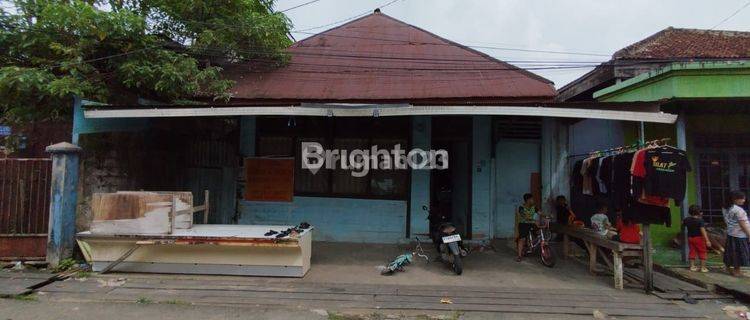 DI  RUMAH JALAN JELAWAT SAMARINDA 1