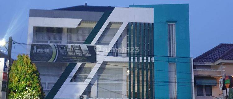 Disewakan Gedung bagus 3 lantai SHM di kemang pratama bekasi 1