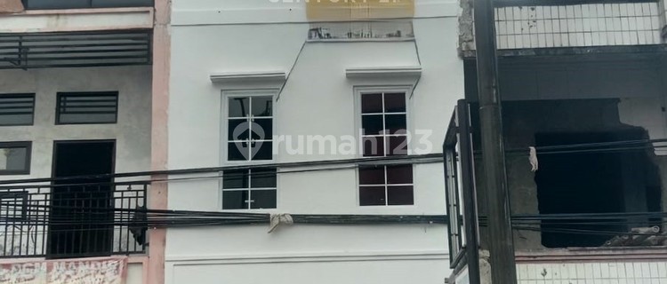 3-Storey Shop House on Jalan Ahmad Yani, Negotiable Until Deal 1