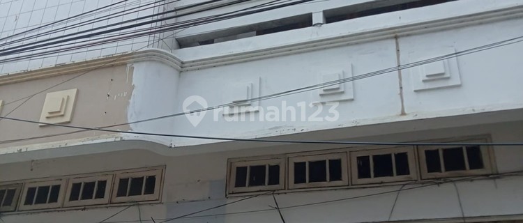 4-Door Shop House Plus Tenement at Pasar Lama Serang 1