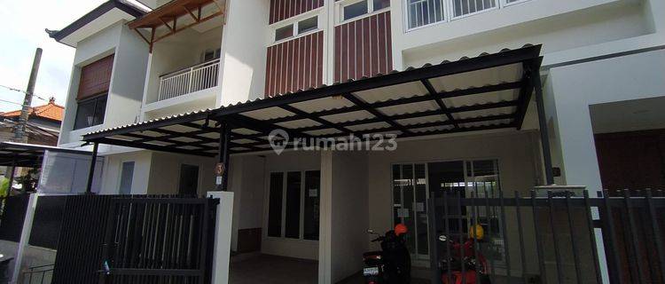 Villa Modern 2 Lantai 5 Kamar Tidur Di Kerobokan Kuta Utara 1