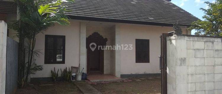 Rumah Dengan 3 Kamar Tidur 1 Lantai Ada Kolam Renang Di Seminyak 1