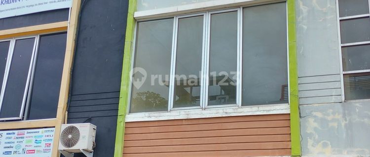 Three-story clean ready-to-use shophouse in East Bekasi CBD. 1