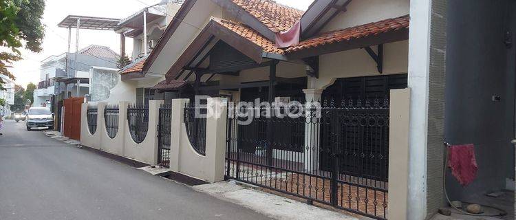 Rumah Besar Siap Huni Di Jakarta Timur 1