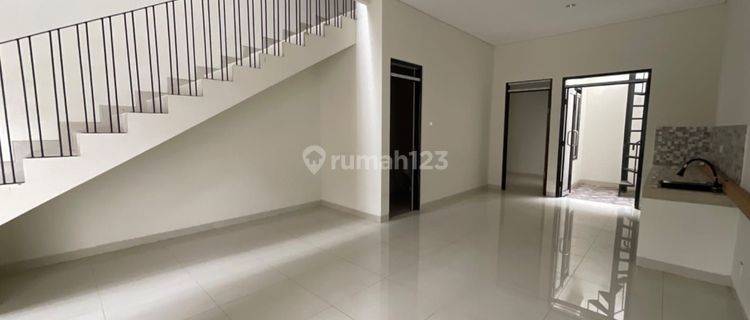 Rumah baru 2 lantai di sayap sudirman Bandung 1