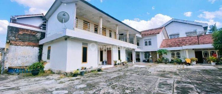 Dijual Rumah 2 Lantai, Halaman Luas Plus Kos Kosan 10 Kamar, Strategis Di Belakang Hotel Amaris, Palembang 1