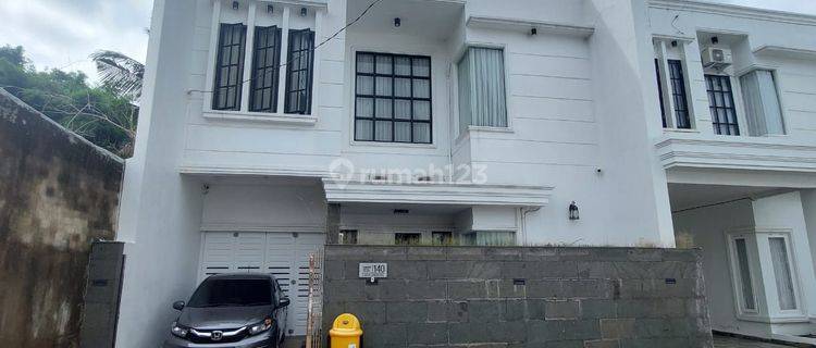 Dijual Townhouse Mewah, Fully Furnished, Strategis Area Demang Lebar Daun, Palembang 1