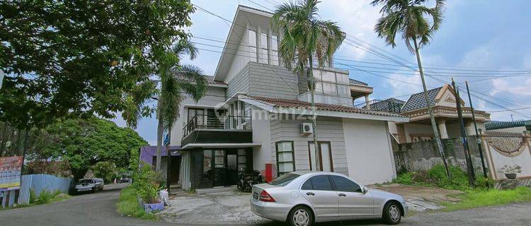 Dijual Rumah Mewah 3 Lantai Di Kawasan Elit Kambang Iwak, Palembang 1