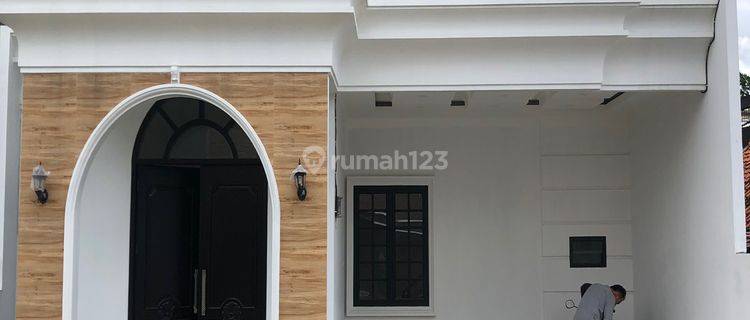 Rumah siap huni American Style dalam cluster 1