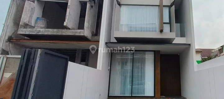 Dijual  Rumah di Mojoklanggru Kertajaya  Furnished Jalan 3 Mobil 1