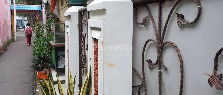 Rumah 2 Lantai Bagus Sertifikat Hak Milik di Jalan Raya Bekasi, Bekasi 1