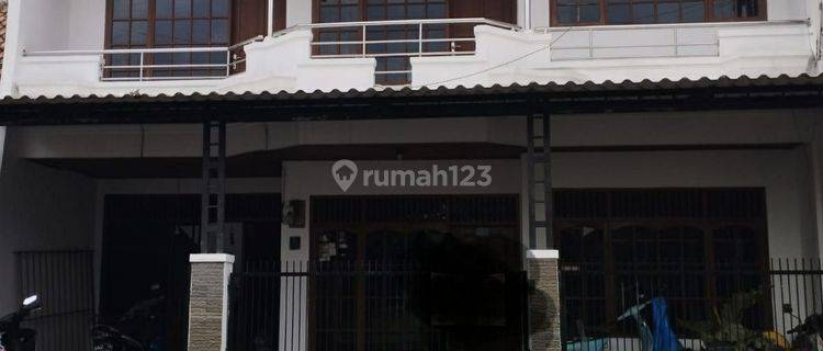 Rumah besar siap huni di Komplek pharmindo 1