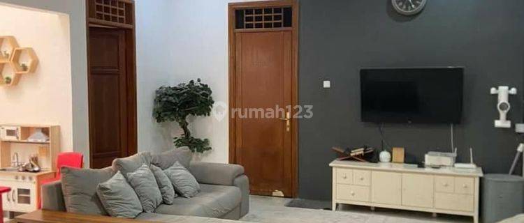 Rumah 2 Lantai Bagus Semi Furnished SHM di Batununggal, Bandung 1