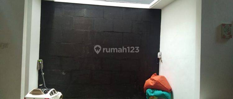 Rumah keren dan modern minimalis di Kompleks Sumber Sari  1