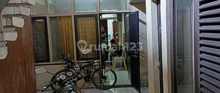 Dijual Rumah Luas di Daerah Bkr , Nego 1