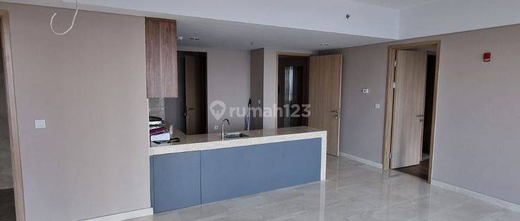 Disewakan 3br Holland Village Apartment, Semi Furnished Baru  1