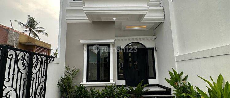 Rumah 2 Lantai Bagus Semi Furnished SHM di Beji Depok 1