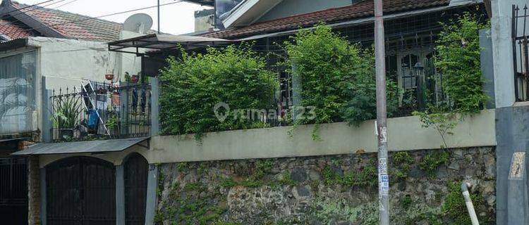 Rumah Asri Di Atas Permukaan Tanah Di Tengah Kota Bogor 1