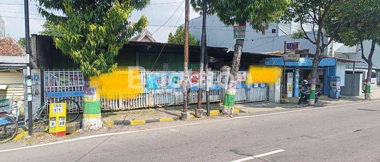 CEPAT, RUMAH DI JALAN RAYA, COCOK BUAT TEMPAT USAHA 1