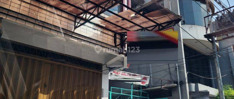 Disewakan Ruko 3 Lantai di Jalan Bongkaran Surabaya 1