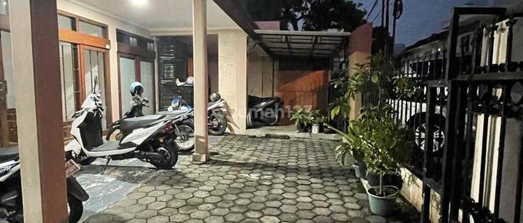 Dijual Cepat Rumah di jl Erlangga Raya 1