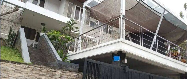 Rumah 3 Lantai Bagus Shm Di Setra Duta, Bandung 1