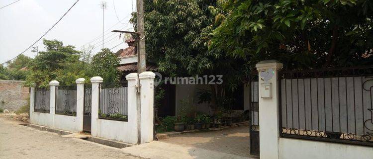 Dijual Rumah Siap Huni  2 lantai, Halaman Luas ,Turun Harga , di Daerah Jatimurni Pondok Melati Bekasi .. 1