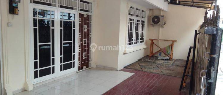 Rumah 2 Lantai Area Tebet 1