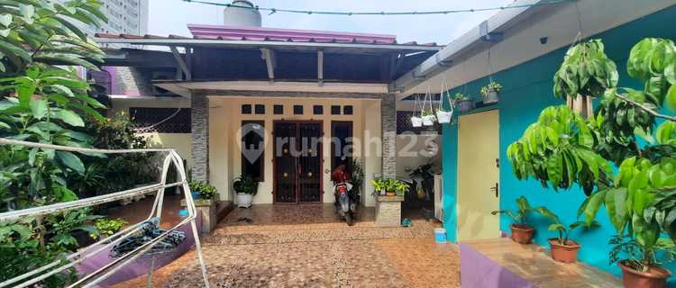 Sewa Ruang Usaha / Rumah Lokasi di Pinggir Jalan, Pasar Rebo Jakarta Timur 1