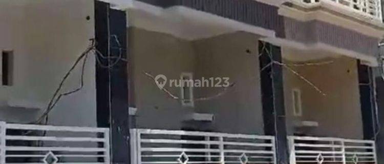 Dijual Rumah Baru Bronggalan 2 Lt Minimalis 1