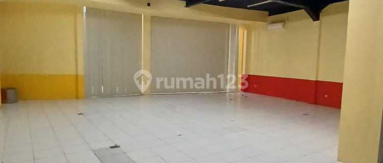 For Rent: Strategic 3-Storey Shop House/Building, Riau Wing, Bandung 1