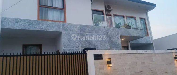 Dijual Cepat Rumah Strategis Siap Pakai di Jalan Bukit Mawar 1